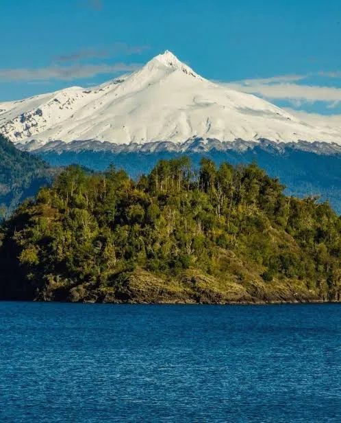 Lago y volcán en Panguipulli